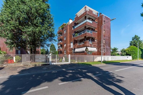 appartamento in vendita a Lainate in zona Barbaiana