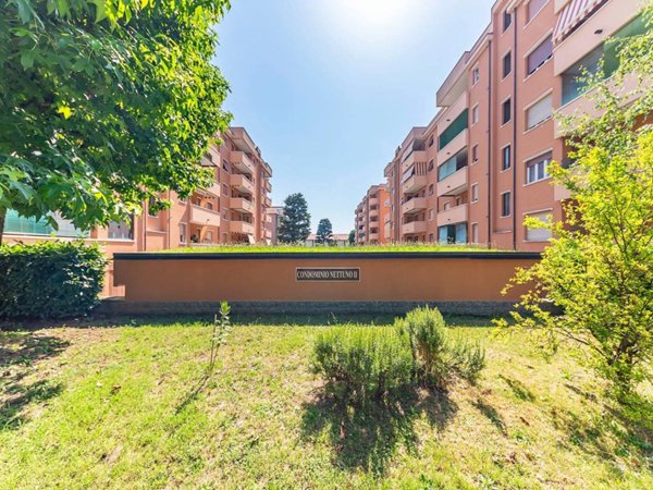 appartamento in vendita a Lainate in zona Pagliera