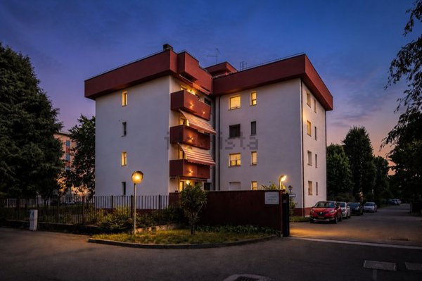 appartamento in vendita a Lainate in zona Barbaiana