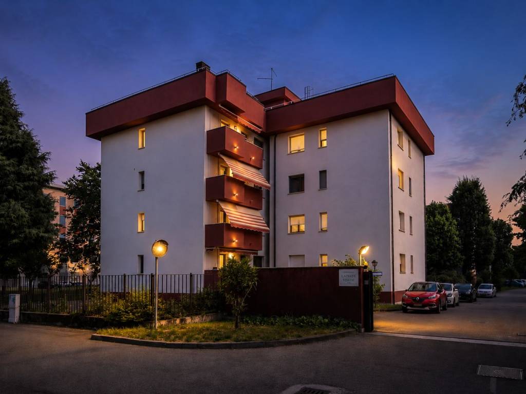 appartamento in vendita a Lainate in zona Barbaiana