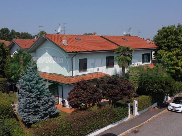 casa indipendente in vendita a Lainate in zona Barbaiana