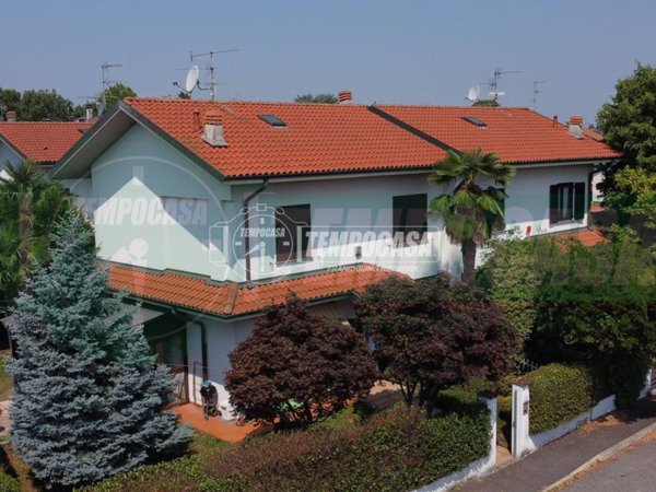 casa indipendente in vendita a Lainate in zona Barbaiana