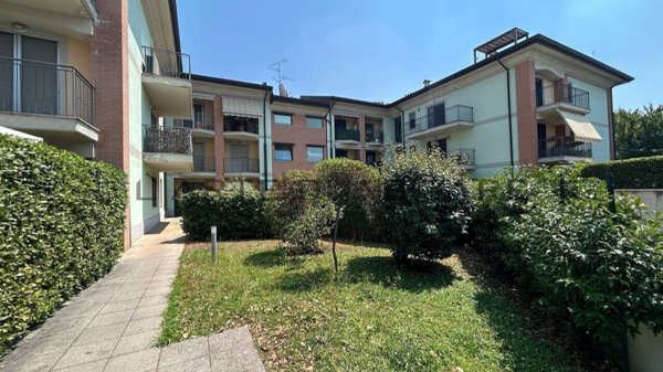 appartamento in vendita a Lainate in zona Barbaiana