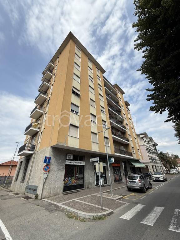 appartamento in vendita a Lainate in zona Pagliera