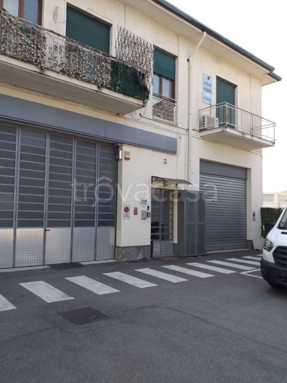 appartamento in vendita a Lainate in zona Barbaiana