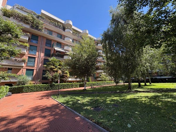 appartamento in vendita a Lainate in zona Pagliera