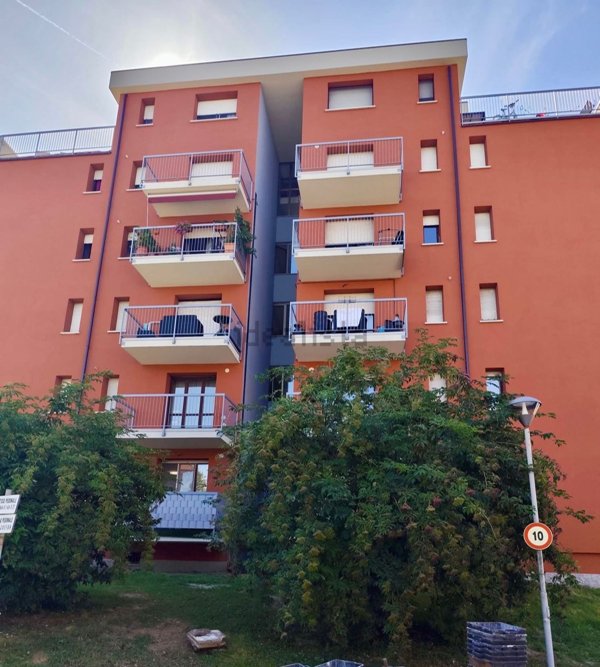 appartamento in vendita a Lainate in zona Barbaiana