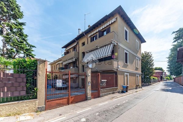 appartamento in vendita a Lainate in zona Pagliera