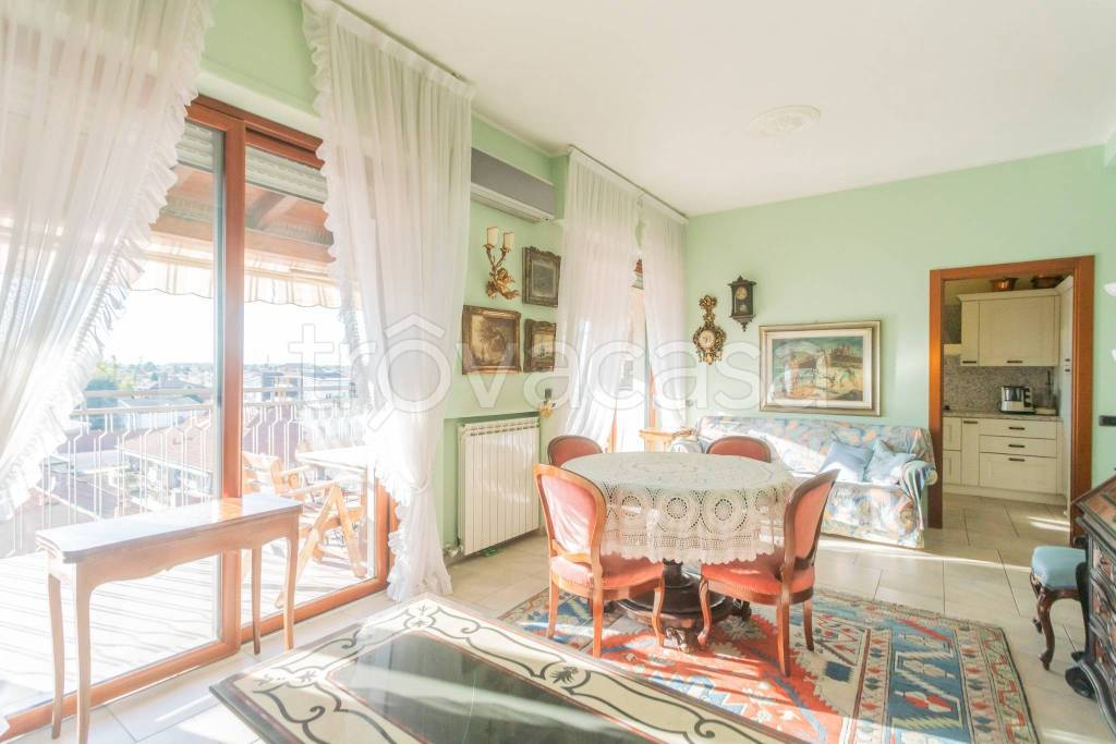 appartamento in vendita a Lainate in zona Pagliera