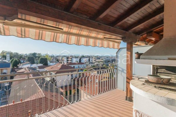 appartamento in vendita a Lainate in zona Pagliera