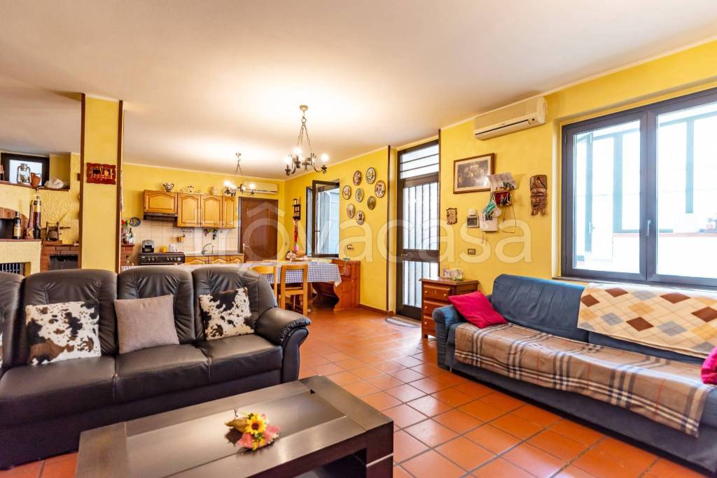 casa indipendente in vendita a Lainate