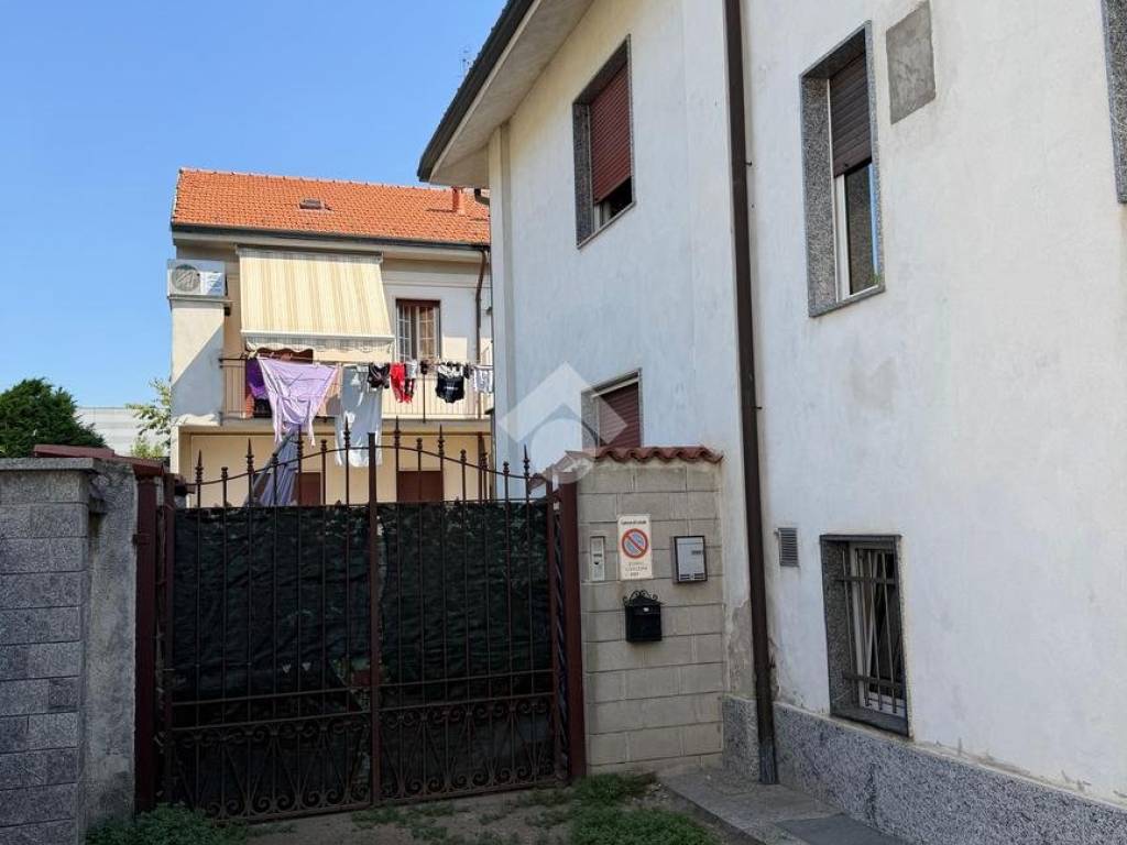 appartamento in vendita a Lainate in zona Barbaiana