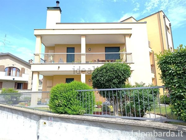 appartamento in vendita a Lainate in zona Barbaiana
