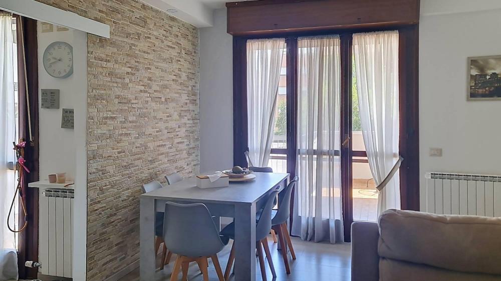 appartamento in vendita a Lainate in zona Barbaiana