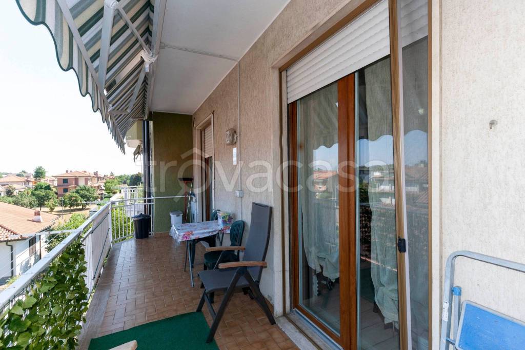 appartamento in vendita a Lainate in zona Pagliera