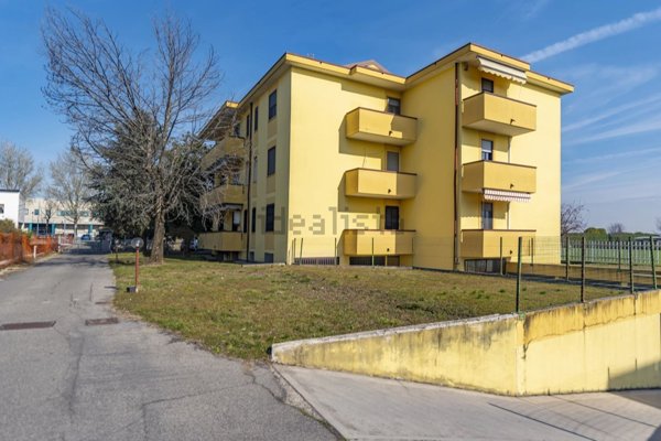 ufficio in vendita a Lainate in zona Barbaiana