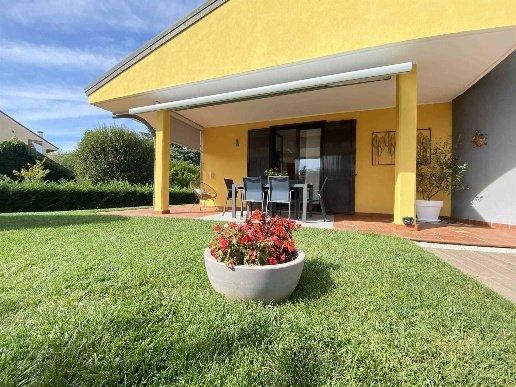 casa indipendente in vendita a Lainate in zona Pagliera