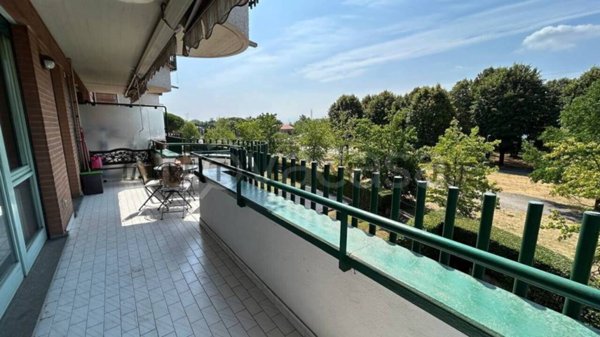 appartamento in vendita a Lainate in zona Pagliera