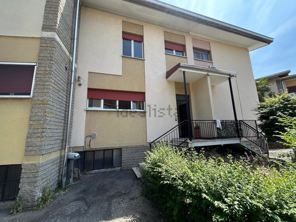 appartamento in vendita a Lainate in zona Pagliera