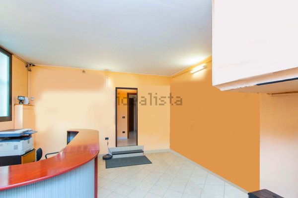 locale commerciale in vendita a Lainate