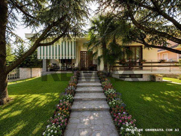 casa indipendente in vendita a Lainate