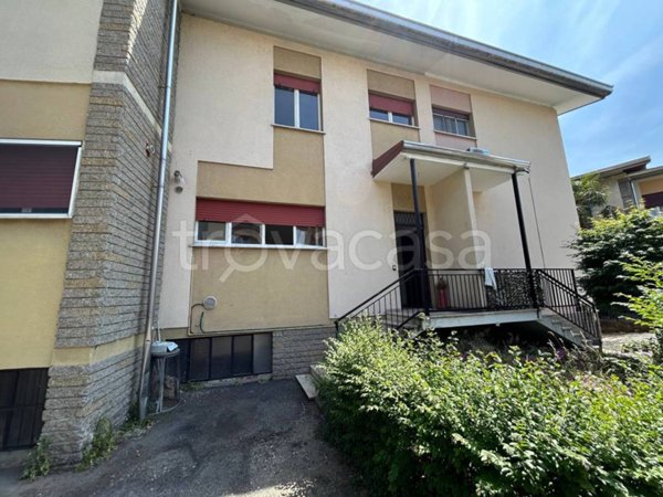 casa indipendente in vendita a Lainate in zona Pagliera