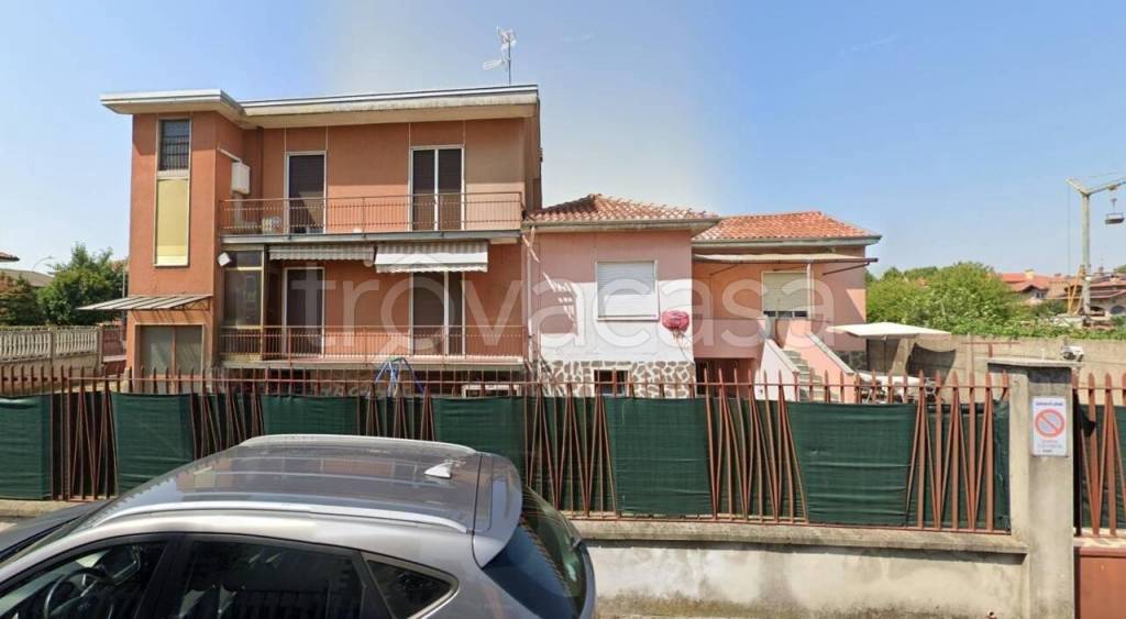 casa indipendente in vendita a Lainate
