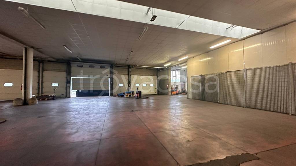 locale commerciale in vendita a Lainate