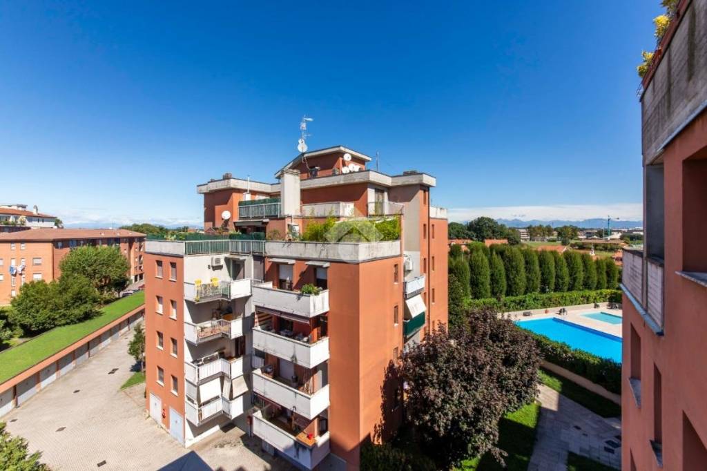 appartamento in vendita a Lainate in zona Barbaiana