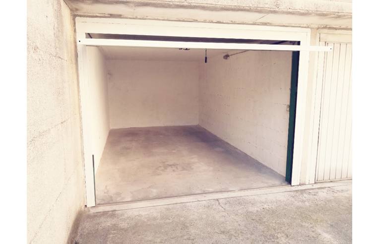box auto in vendita a Lainate in zona Barbaiana