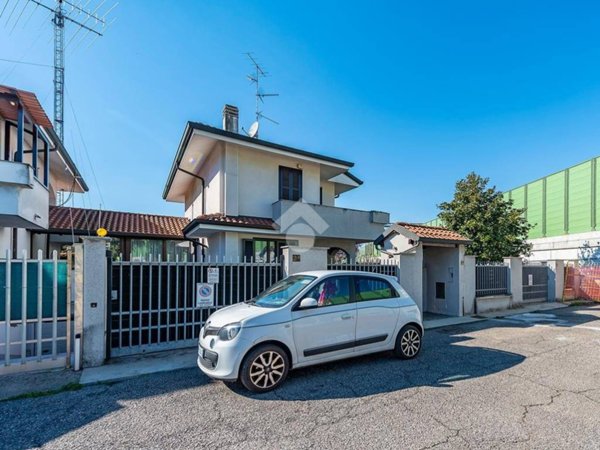 casa indipendente in vendita a Lainate