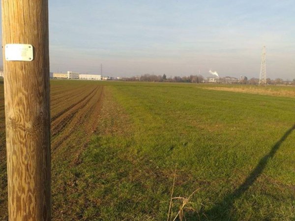 terreno edificabile in vendita a Lainate