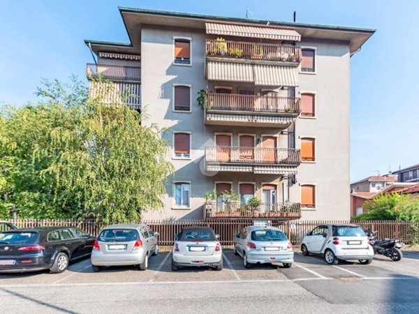 appartamento in vendita a Lainate in zona Barbaiana