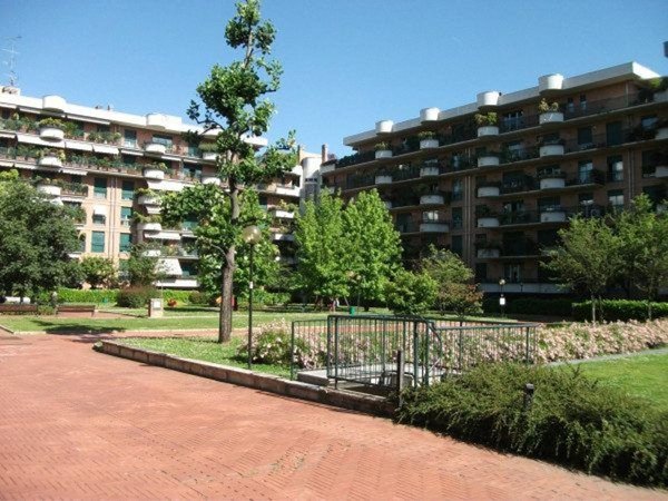 appartamento in vendita a Lainate in zona Pagliera