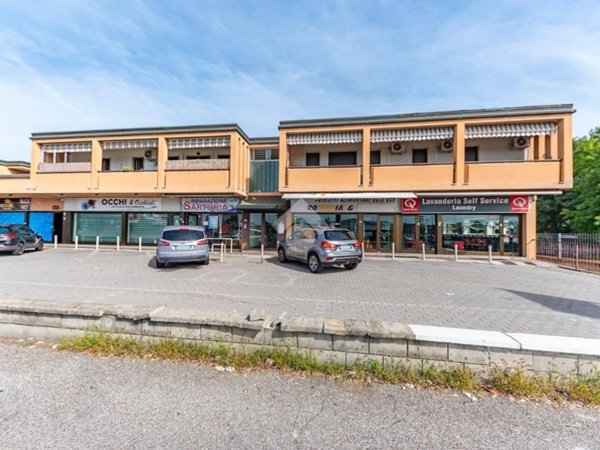 appartamento in vendita a Lainate in zona Barbaiana