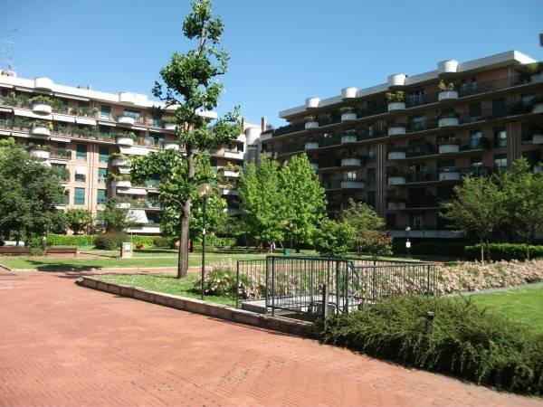 appartamento in vendita a Lainate in zona Pagliera