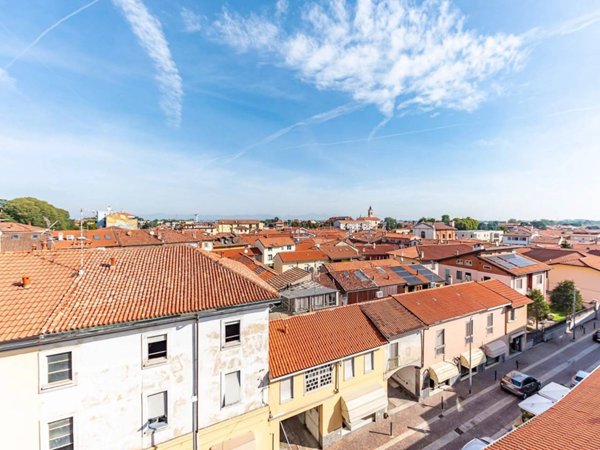 appartamento in vendita a Lainate in zona Pagliera