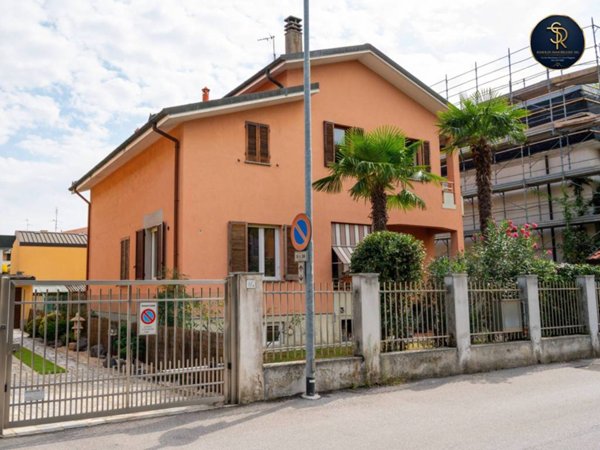 appartamento in vendita a Lainate in zona Pagliera