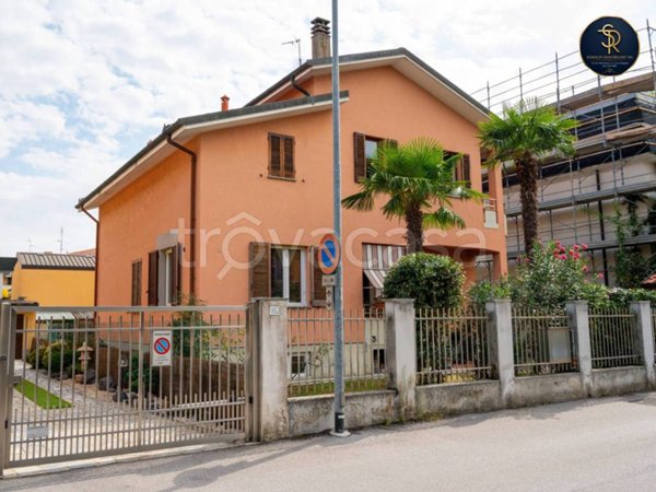 appartamento in vendita a Lainate in zona Pagliera