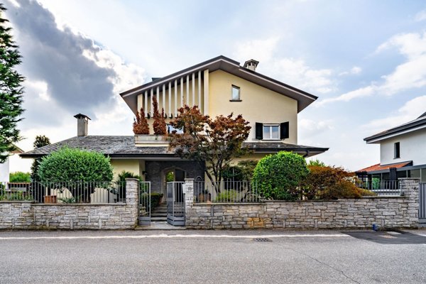 casa indipendente in vendita a Lainate