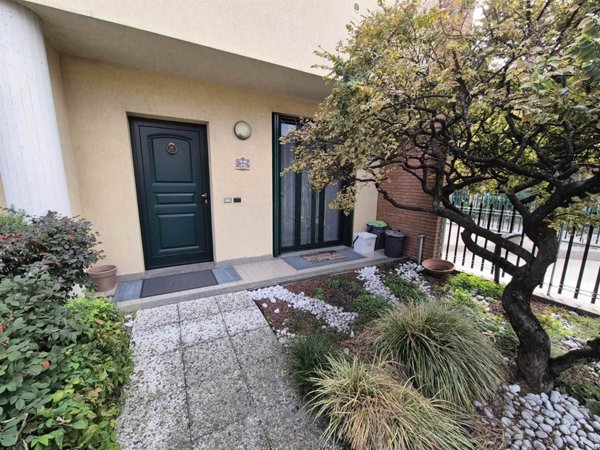 casa indipendente in vendita a Lainate