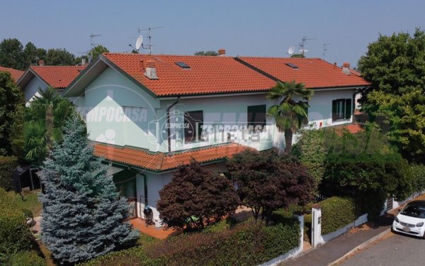 casa indipendente in vendita a Lainate in zona Barbaiana