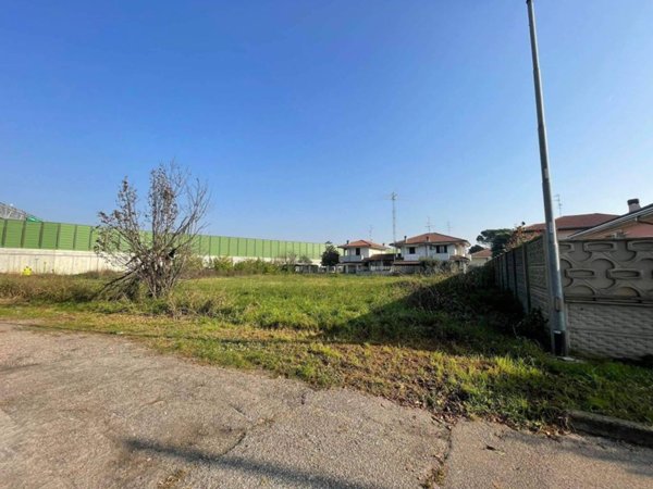 terreno in vendita a Lainate