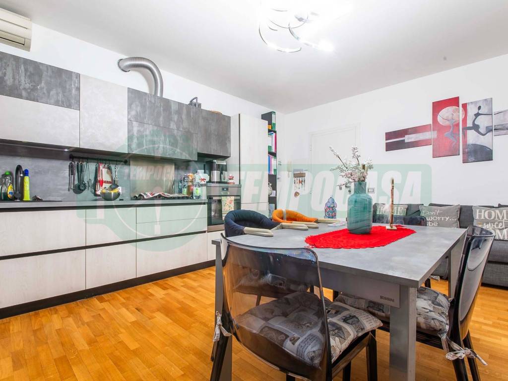 appartamento in vendita a Lainate in zona Barbaiana