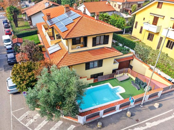 casa indipendente in vendita a Lainate