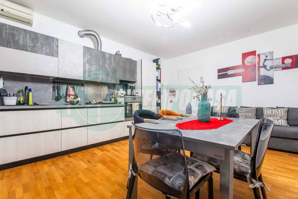 appartamento in vendita a Lainate in zona Barbaiana