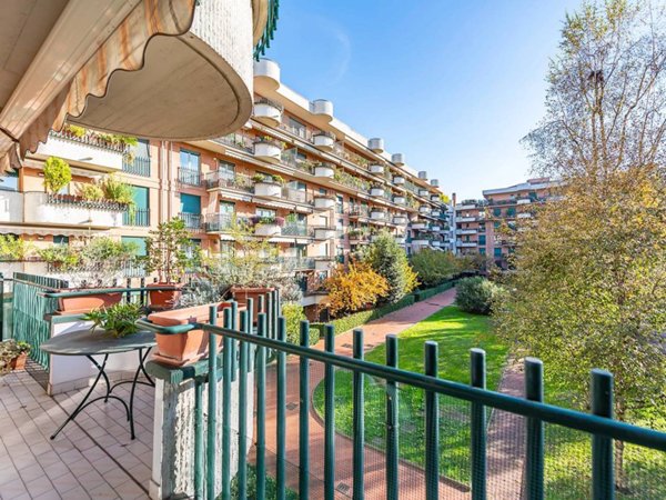 appartamento in vendita a Lainate in zona Pagliera