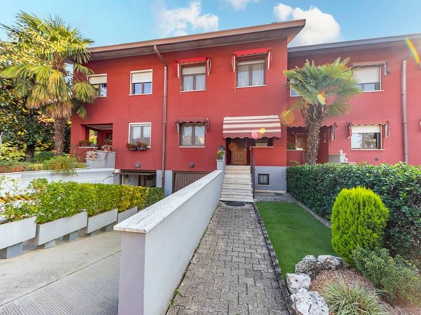 casa indipendente in vendita a Lainate