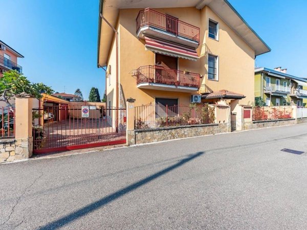 casa indipendente in vendita a Lainate