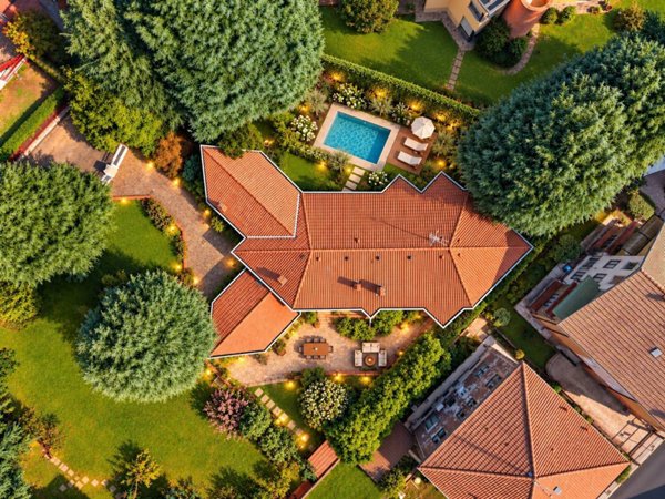 casa indipendente in vendita a Lainate
